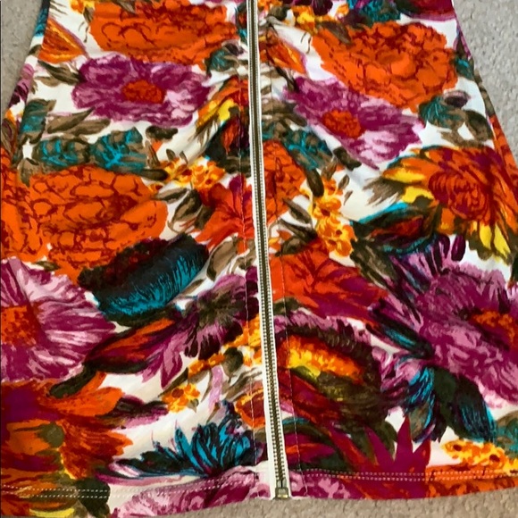 Floral forever 21 dress - Picture 2 of 6